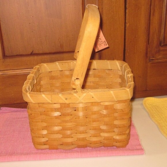 Calico Cottage Other - Vintage Calico Cottage Basket with Handle